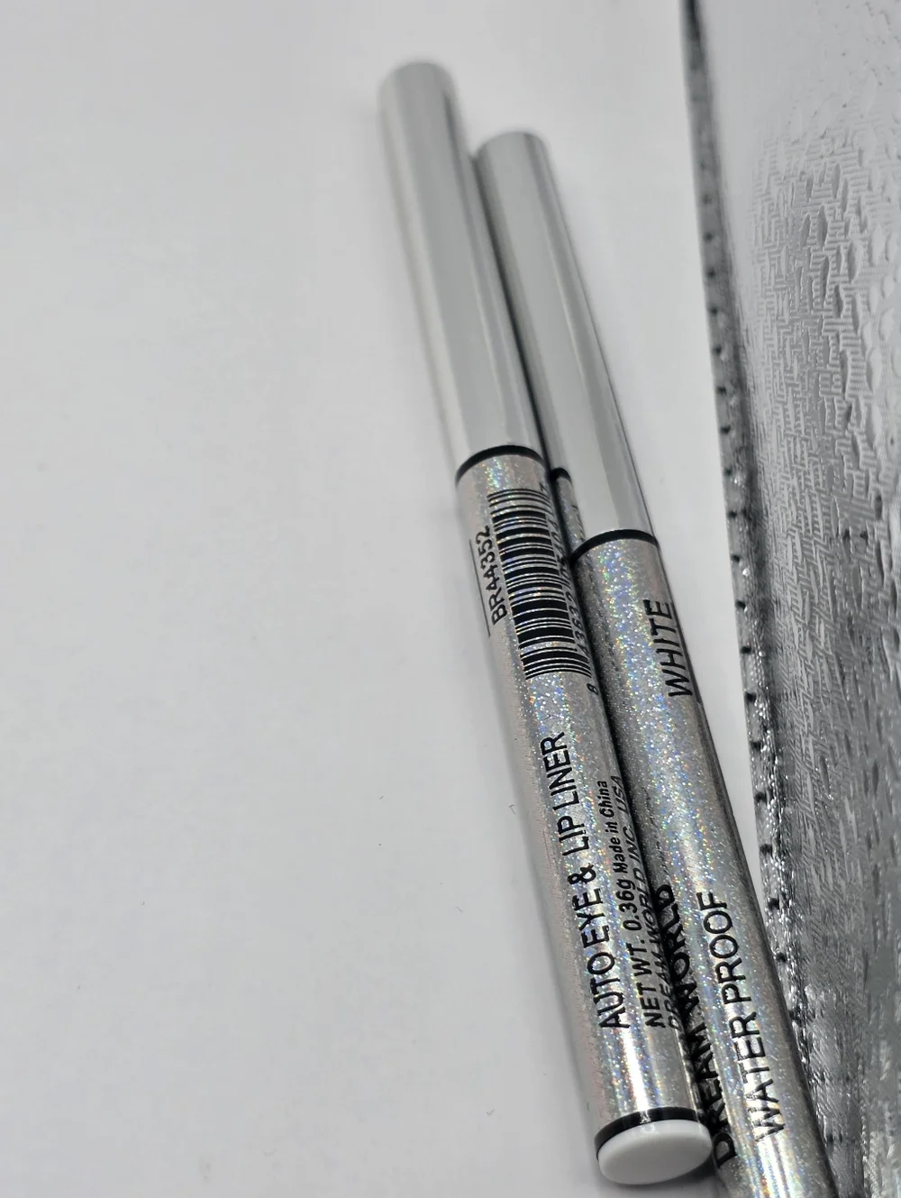 Dream World White Eyeliner